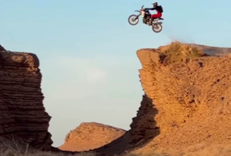 Salto con la moto per un film