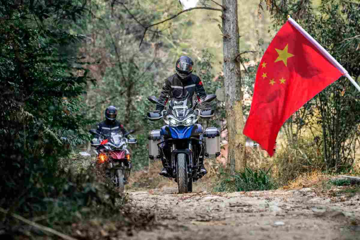Moto, il colosso cinese fa impazzire i clienti: arriva un clamoroso omaggio