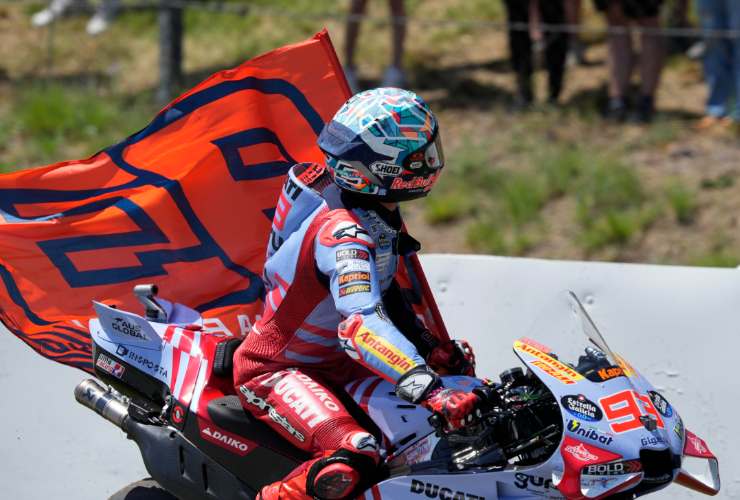 Fischi per Marc Marquez