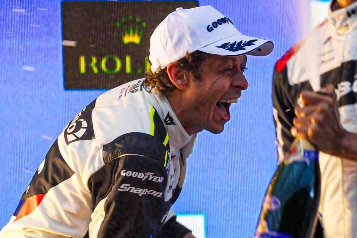 Valentino Rossi svela il suo nuovo casco per la 24 Ore di Le Mans
