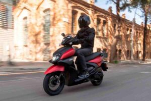 Yamaha nuovo scooter ibrido