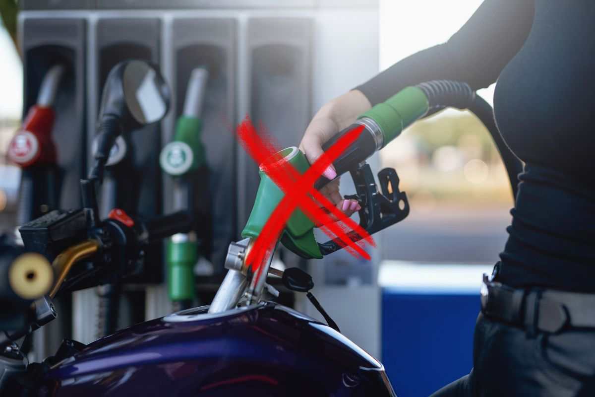 La moto che manda in pensione la benzina: sulle auto già lo usano, rivoluzione assurda