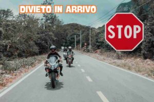 Addio motociclette divieto