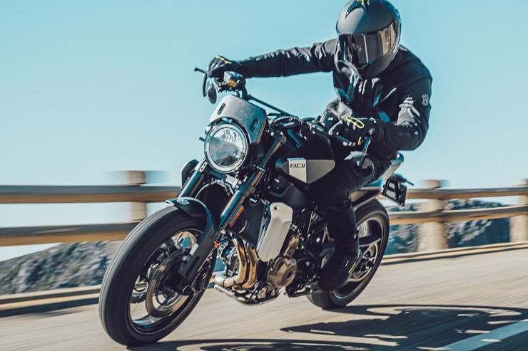 Husqvarna Svartpilen 801 moto naked scrambler