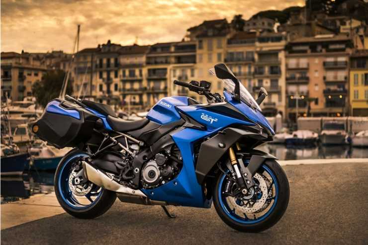 Suzuki GSX S 1000 GT la moto che batte la BMW GS