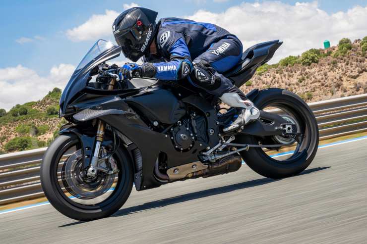 Yamaha R1 Race novità sportiva