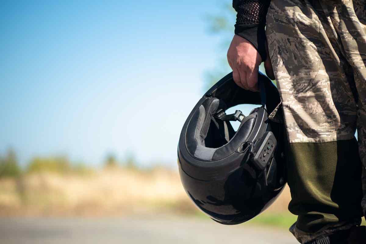 Addio al casco obbligatorio