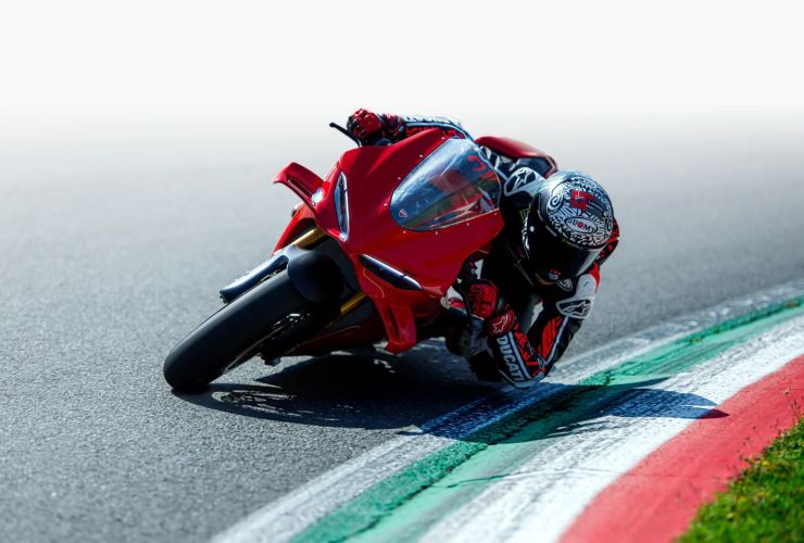 Ducati Panigale V4 sfida Audi e Porsche