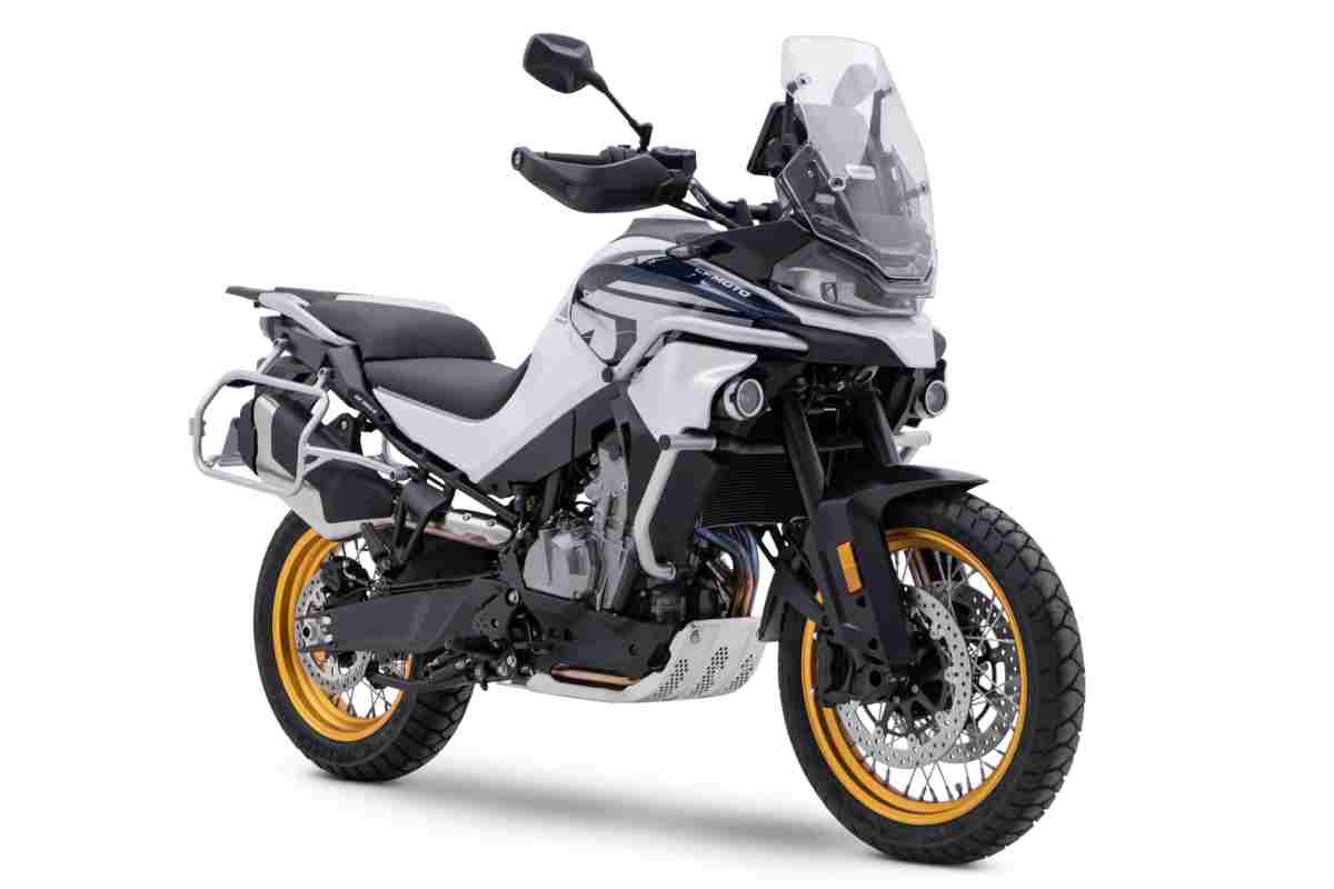 CFMoto 800 MT-X: prezzi e dettagli, che sfida a BMW e Honda