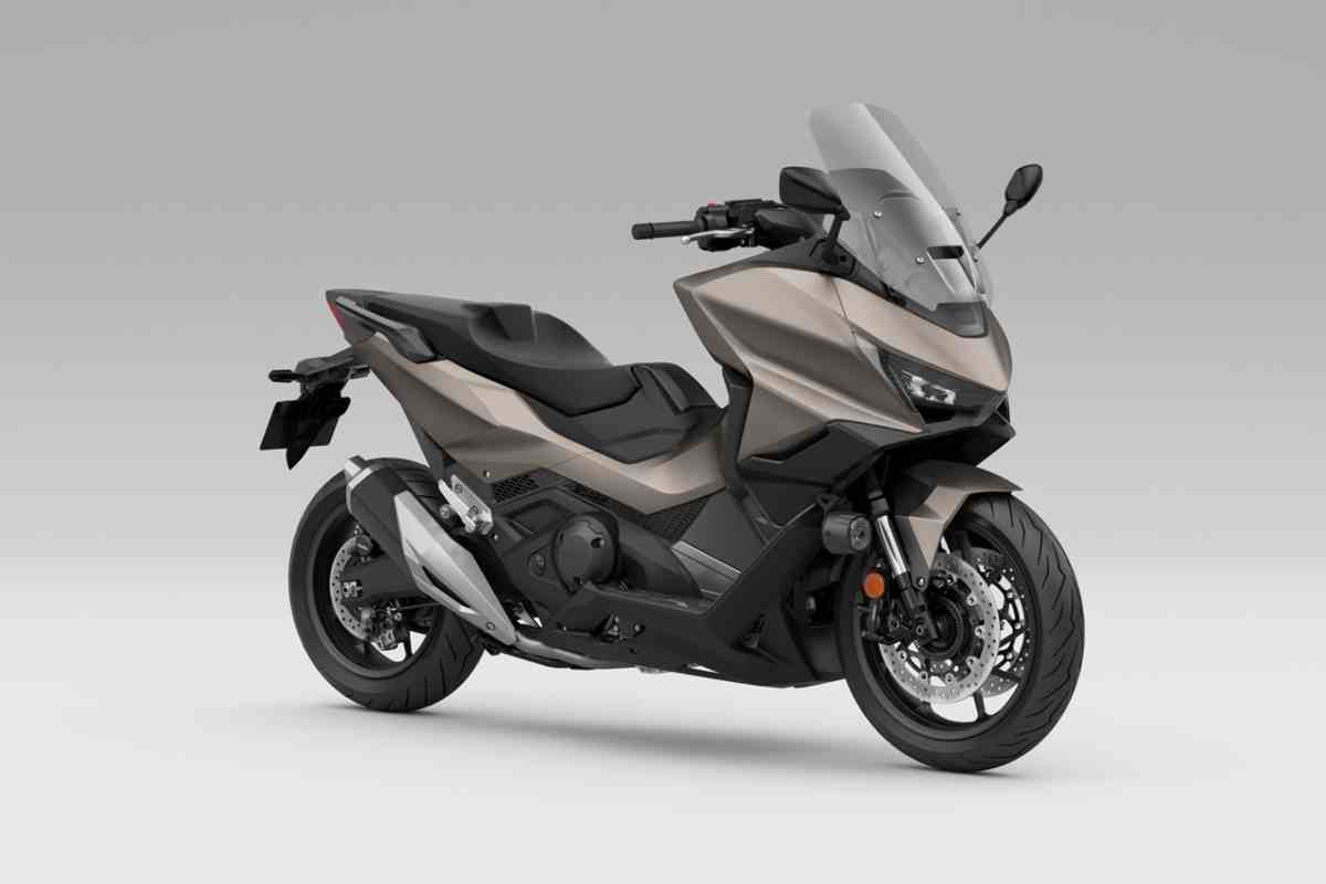 Honda Forza 750, il maxi scooter GT a prezzo da urlo