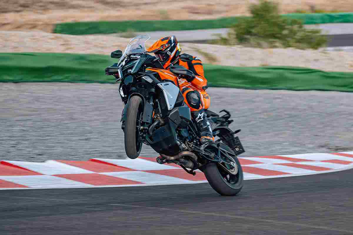 KTM 1390 Super Adventure S EVO, prezzi e dettagli