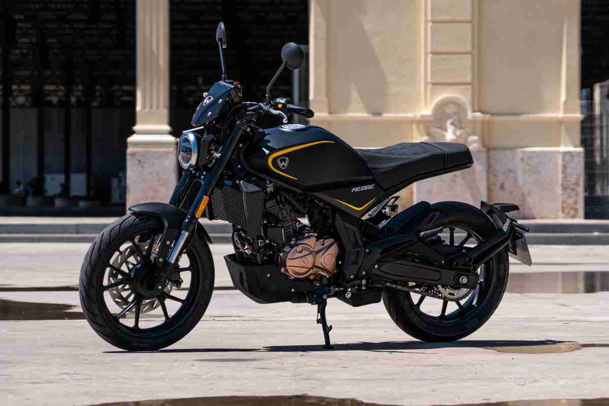 Wottan Rebbe 401, la scrambler accessibile a tutti: prezzi e dettagli