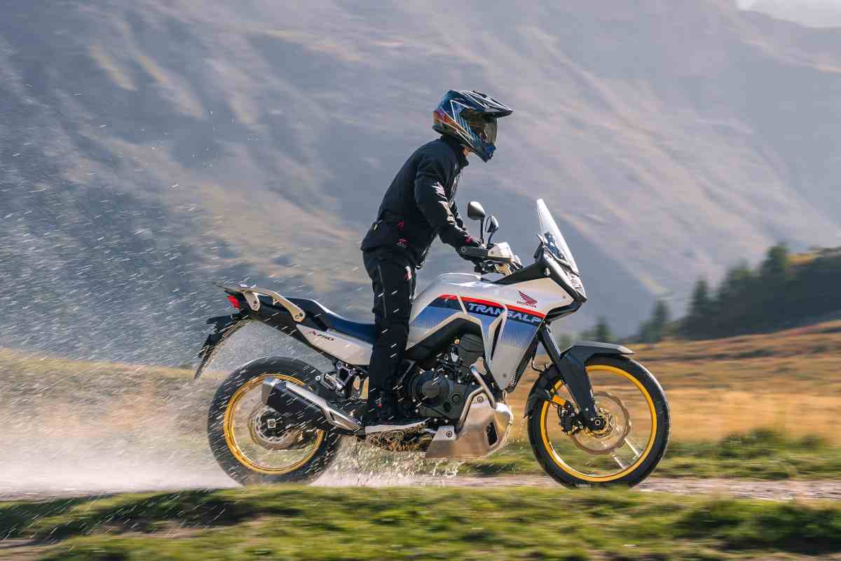 Honda, l'iconica crossover fa il botto: Yamaha e BMW surclassate, che moto