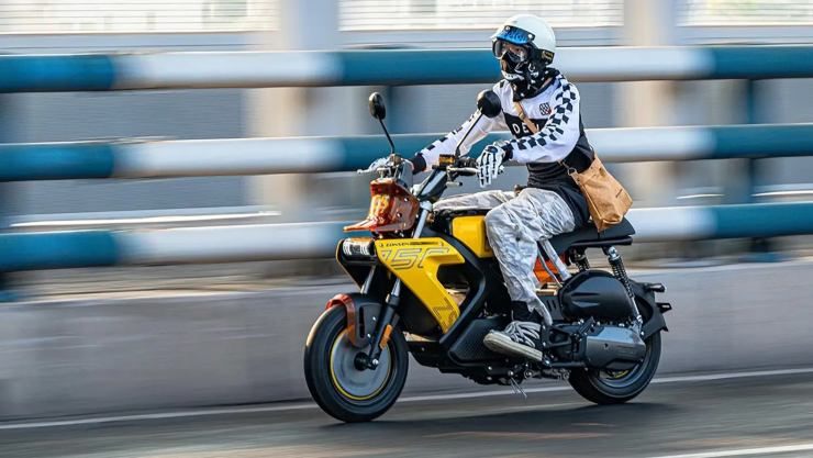 Dalla Cina il nuovo mezzo: un mix tra scooter e moto