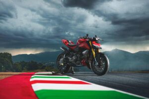 Ducati Streetfighter V2