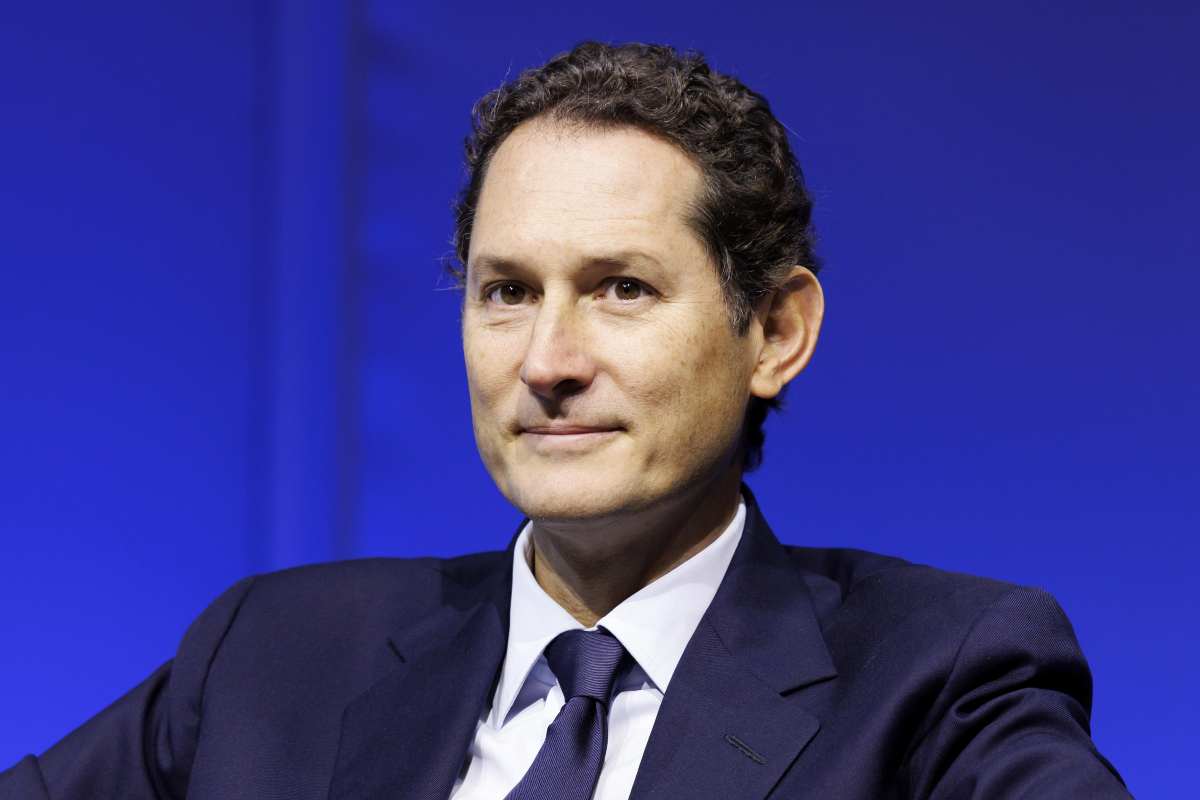 John Elkann pensieroso