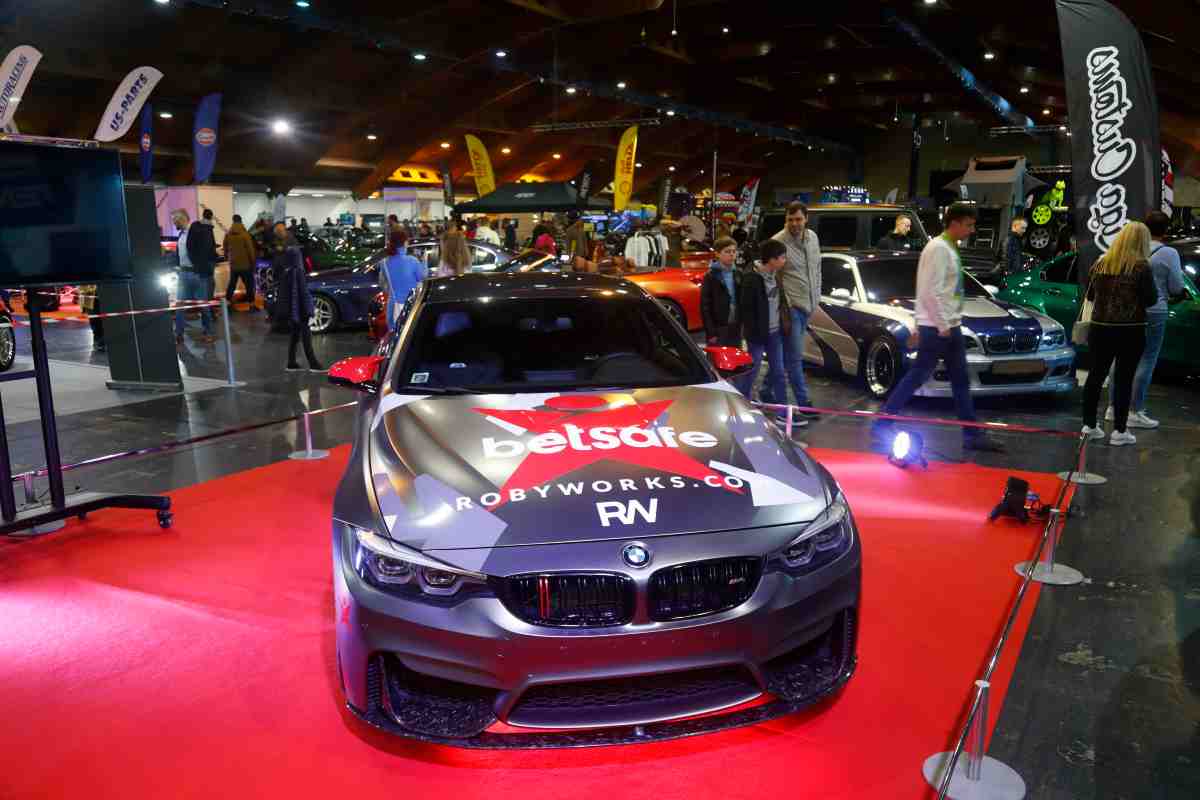 La BMW M4 in esposizione