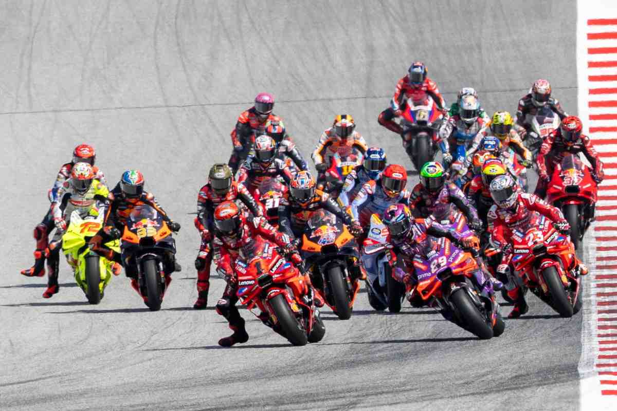 Partenza di una gara di MotoGP