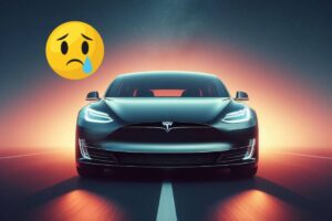 Il disegno di una Tesla e in alto a sinistra l'emoticon che piange