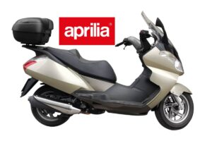 Uno scooter crossover e il logo Aprilia