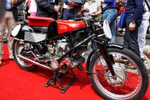 Una moto Gilera in occasione di un evento