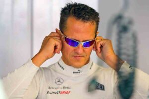 Michael Schumacher nel box della Mercedes