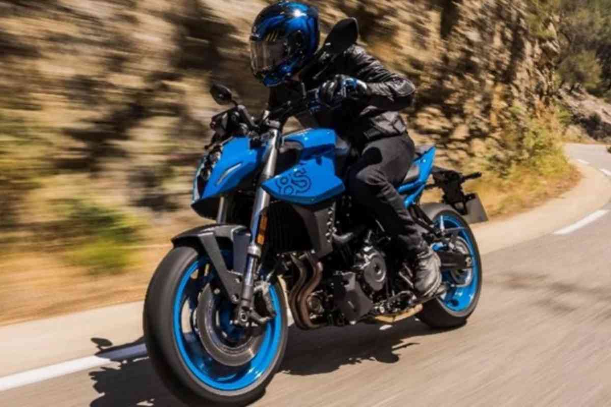 La Suzuki GSX-8S in strada