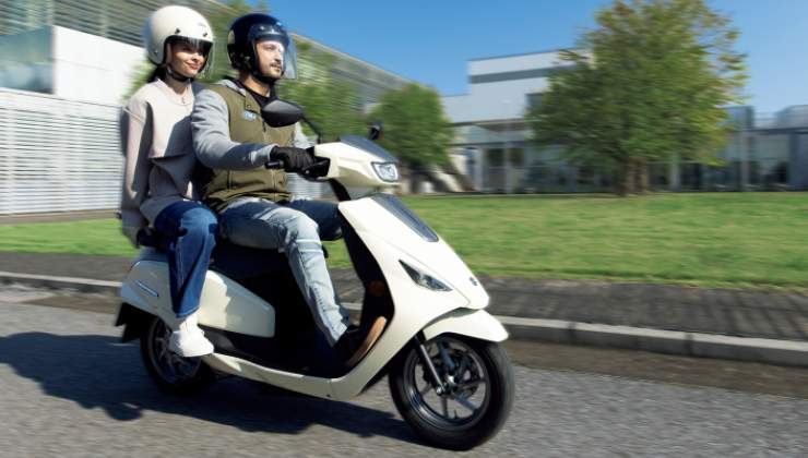 Il Suzuki e-Address in strada