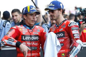 Bagnaia e Marquez nel parco chiuso